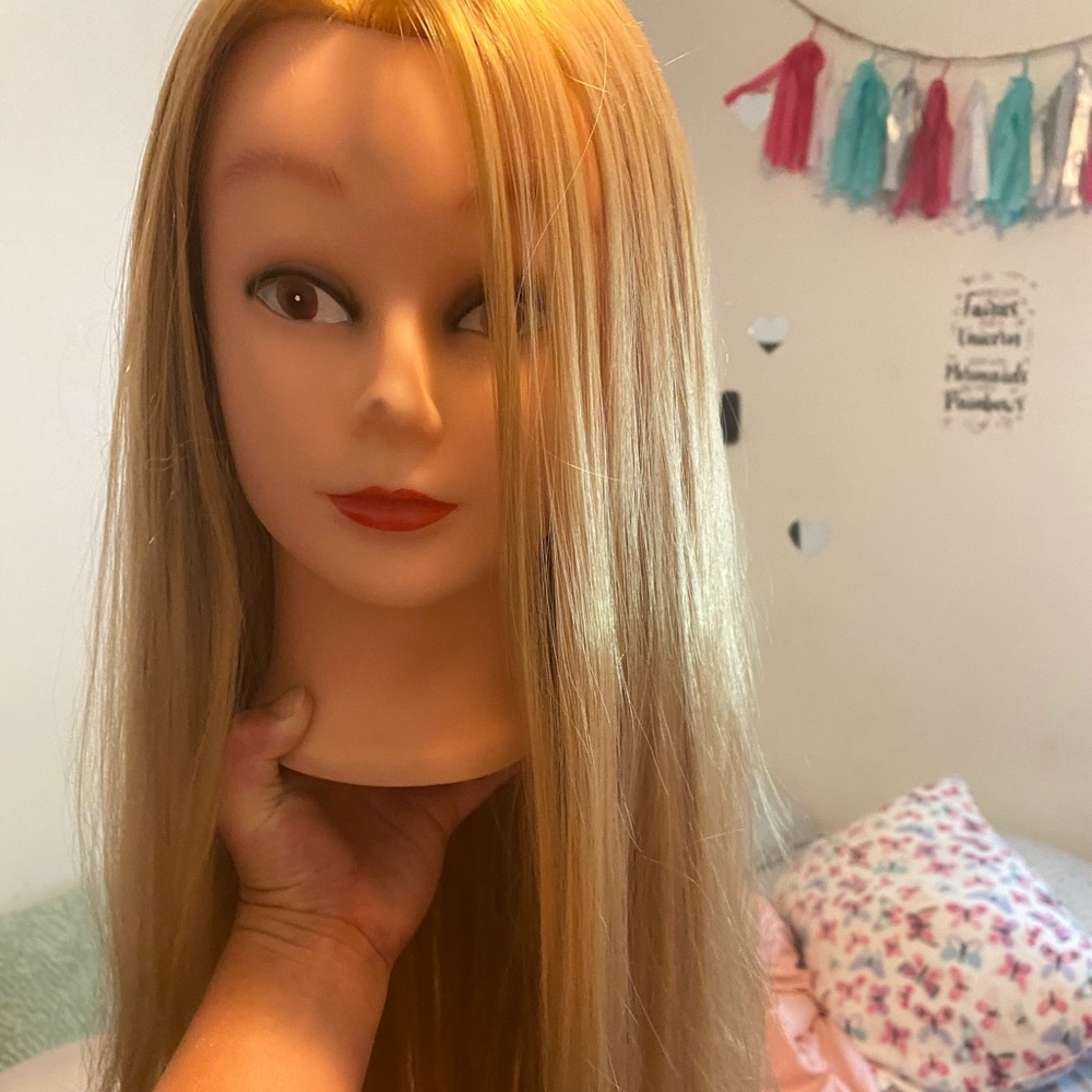 MANAKIN HEAD!